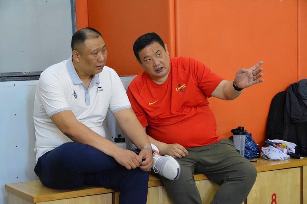 第42分钟，斯通斯无法坚持伤退离场。